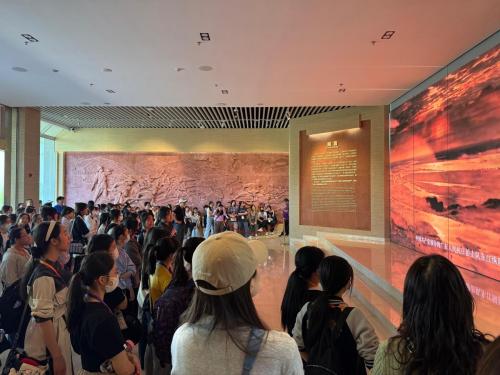 11同學細看中國歷史發展情況